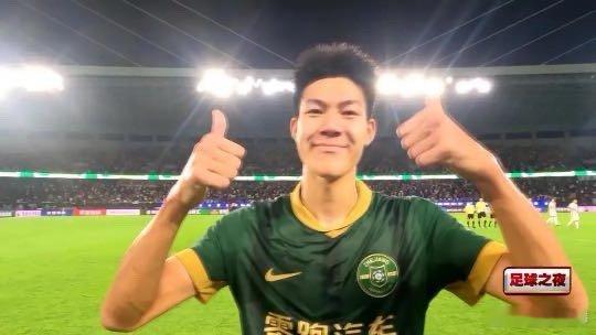 刚刚入选U22国家队的张瑷晖通过足球清华附中毕业考上985的北航，又被选进职业队