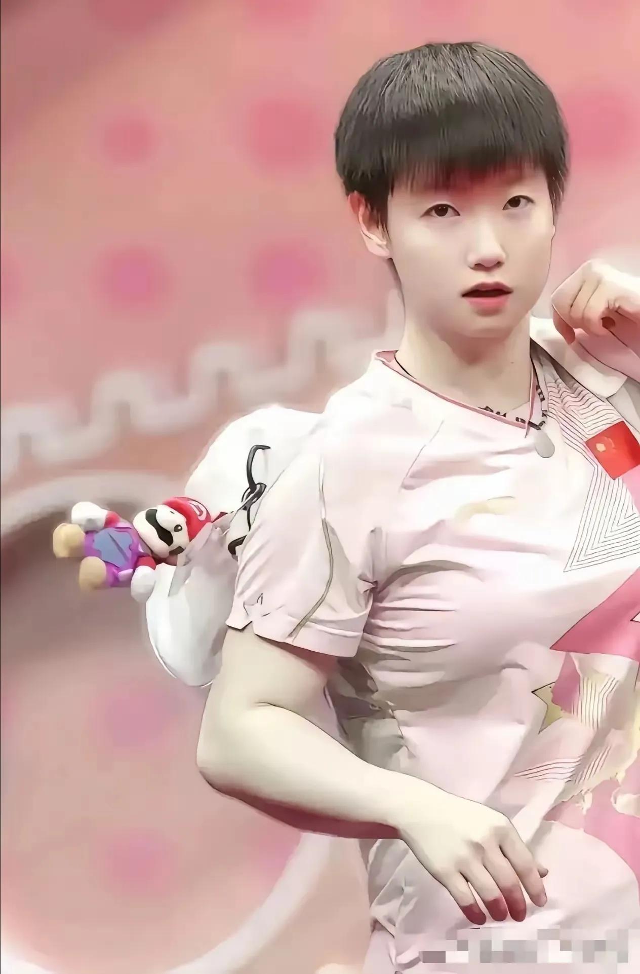 孙颖莎一穿粉色直接美到我失语！
本来就自带干净气质的莎莎，换上粉色简直是天选搭配