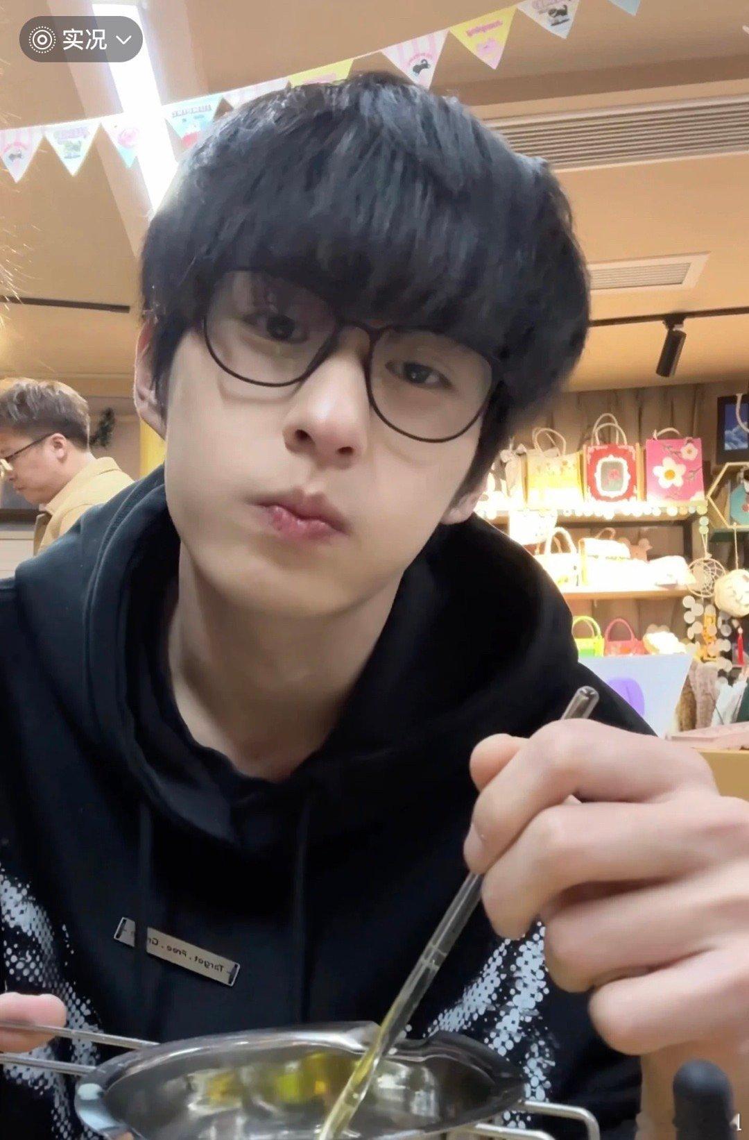 这么可爱呀小狗～徐振轩 ​​​