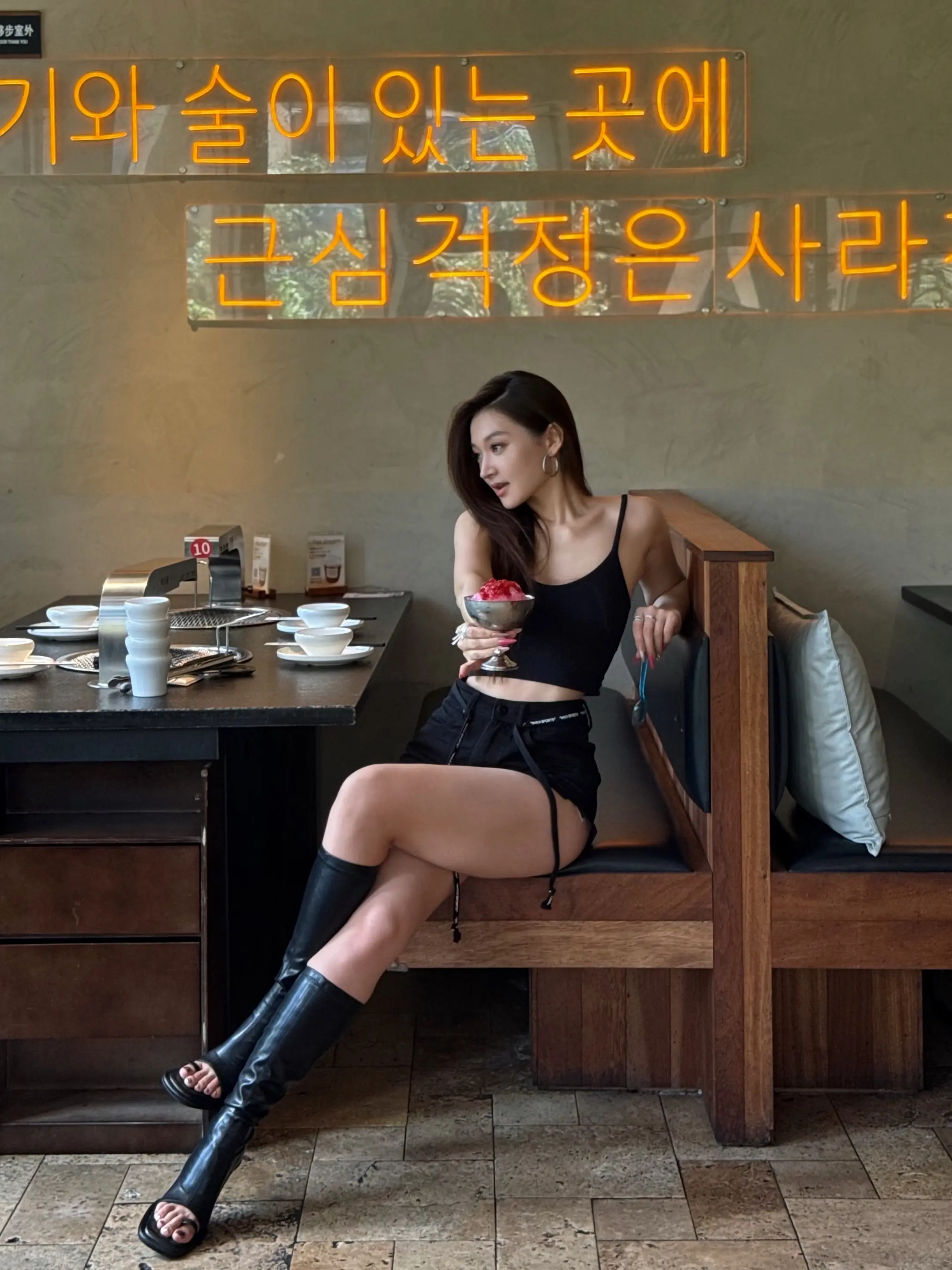 在烤肉店撞见浪胃仙的梦幻冰火趴🍧 下班后的馋和不馋只在一瞬间🤭 和...