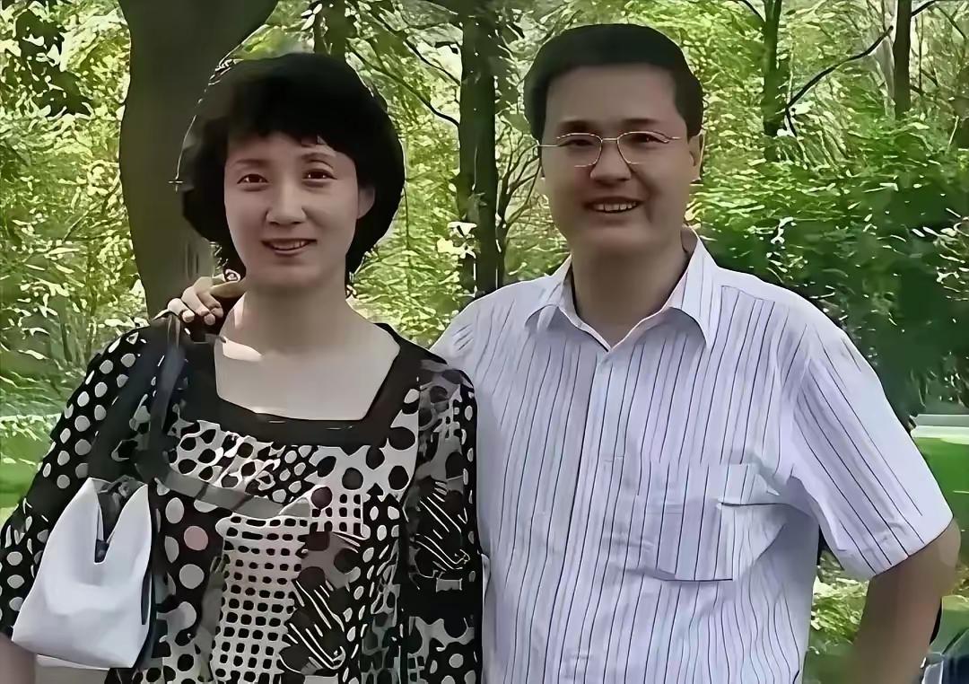 李修平与第一任丈夫范宇。范宇在兰州做工程师，因二人聚少离多与李修平离婚时无子女。