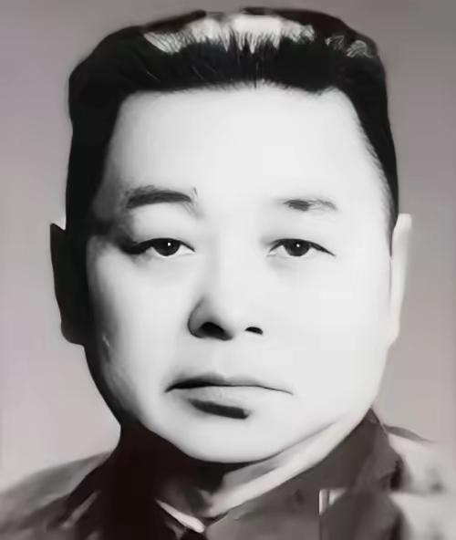 被蒋介石夺兵权闲置7年，1949年他突然拉出2万大军起义，老蒋当场傻眼。

这事