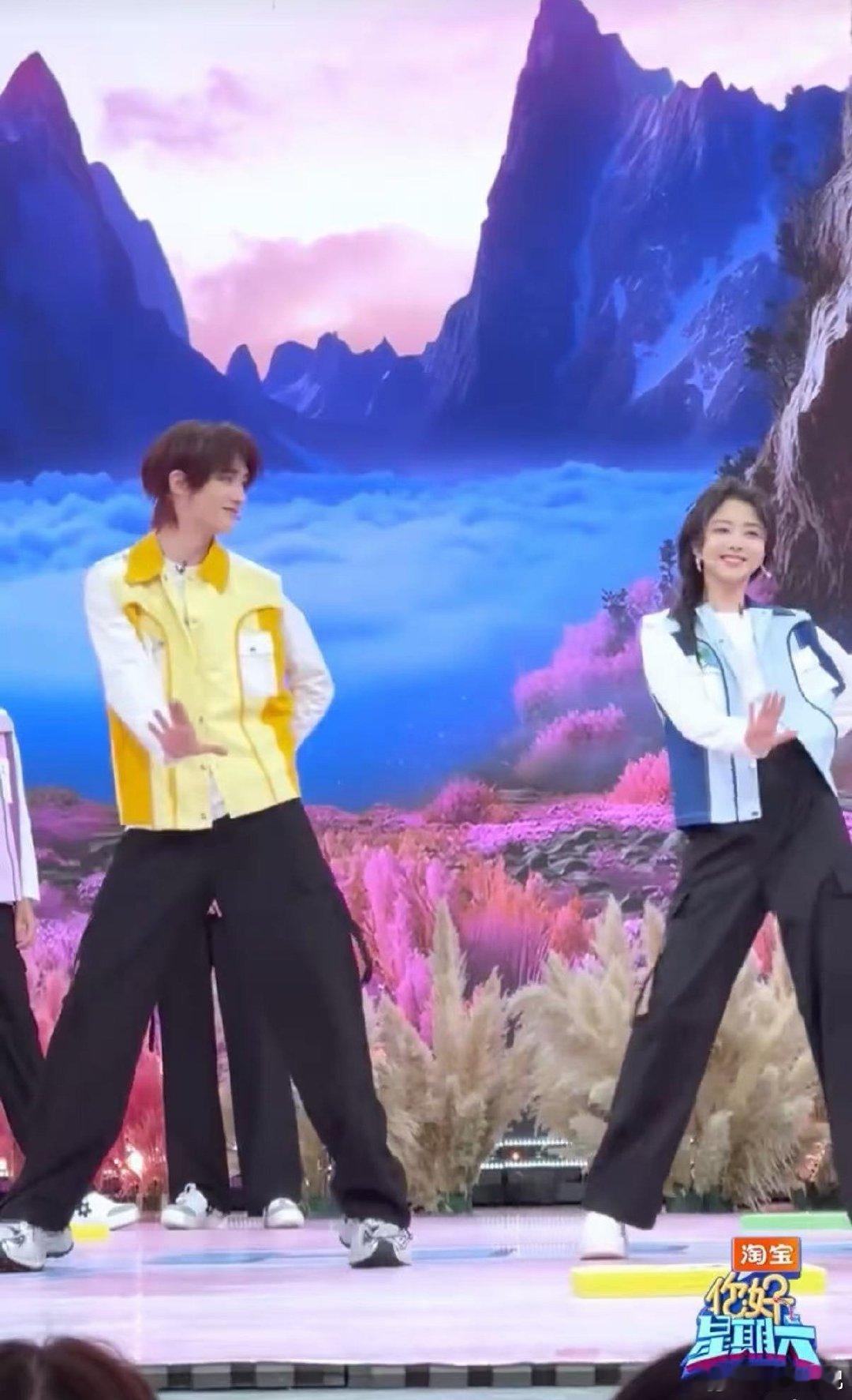 丁程鑫 谭松韵丁程鑫cha越南鼓卡点舞卡点王者丁程鑫×甜妹暴击谭松韵，同框跳舞的