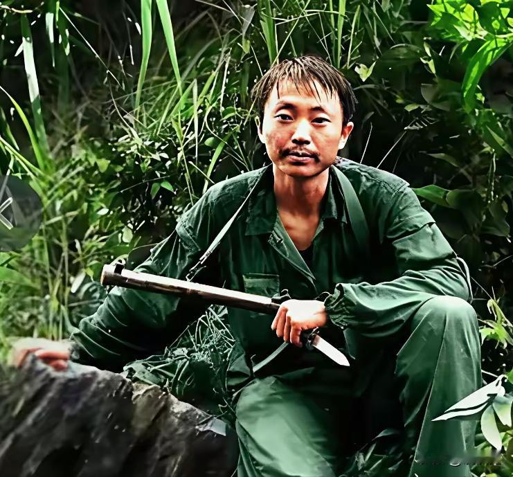 这人叫邵军青，本来是机关里画地图、算距离的参谋，一天兵都没带过。1987年，他主