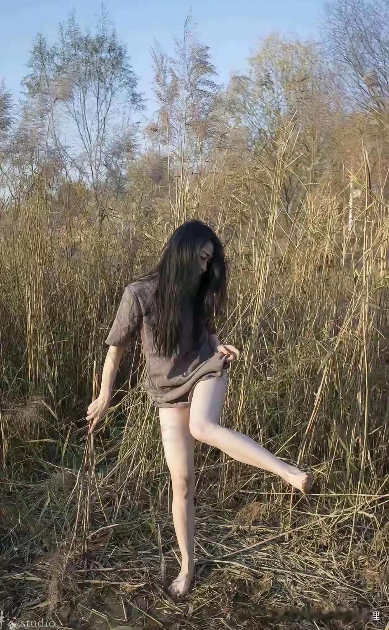 这是在芦苇荡干啥呢极品少妇