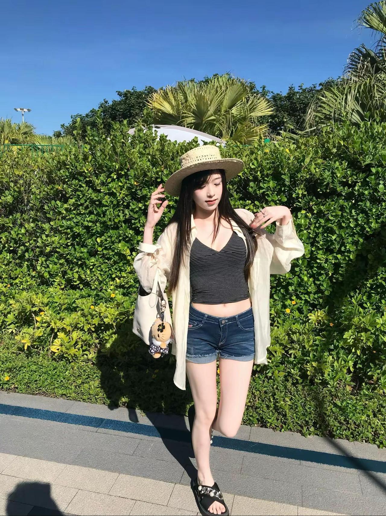 漂亮脸蛋太多了 我只想做一个幸福小孩 淡淡的 慢慢的然后静静的夏日穿搭 今日穿搭