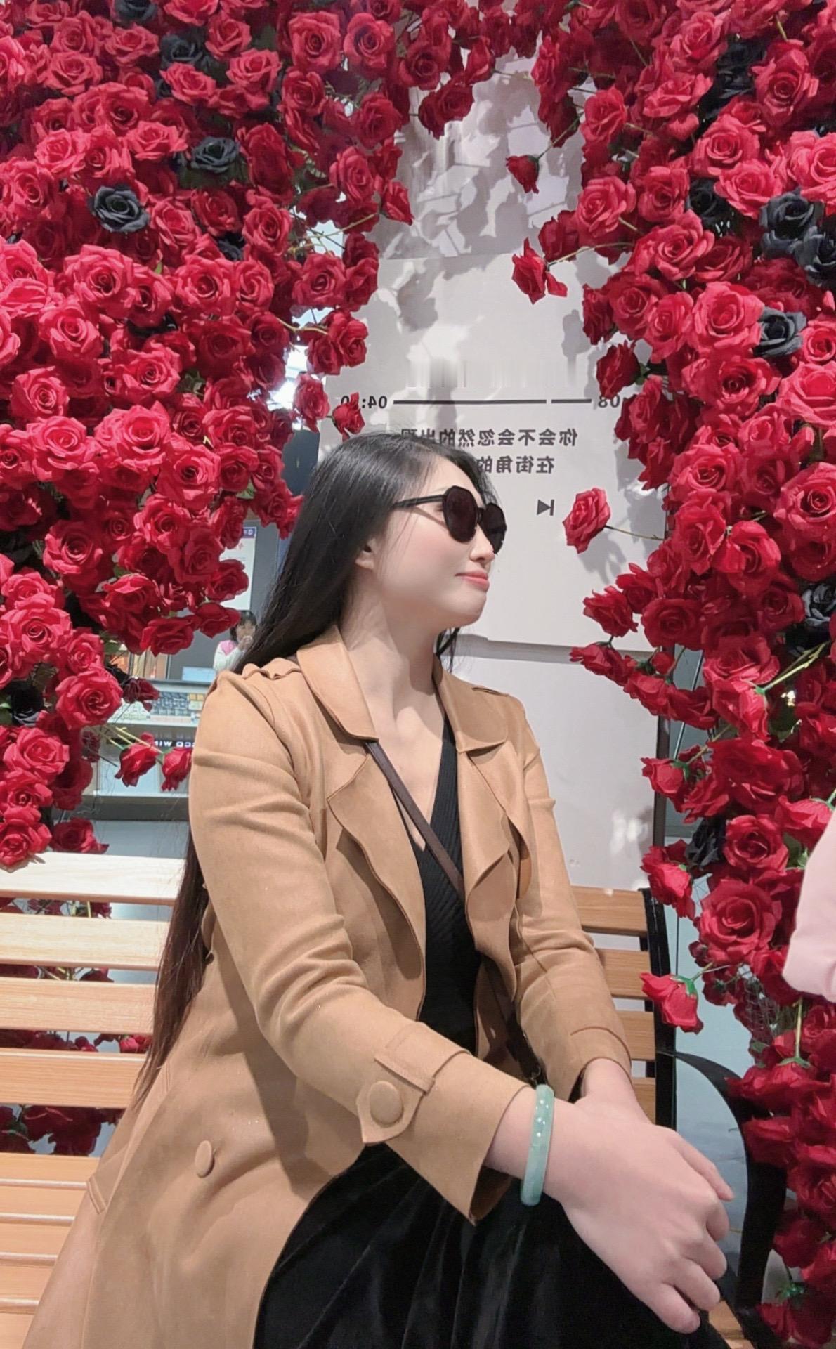 什么是情人？
爱你，却不为难你；
懂你，却不伤害你；
付出，不求索取；
爱你，不