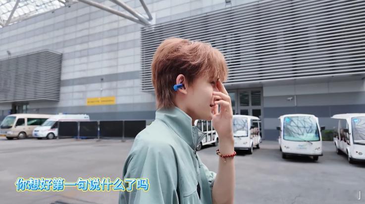 余宇涵追星库里vlog 从余宇涵的vlog中，感受到了那种纯粹的追星热情，看到他