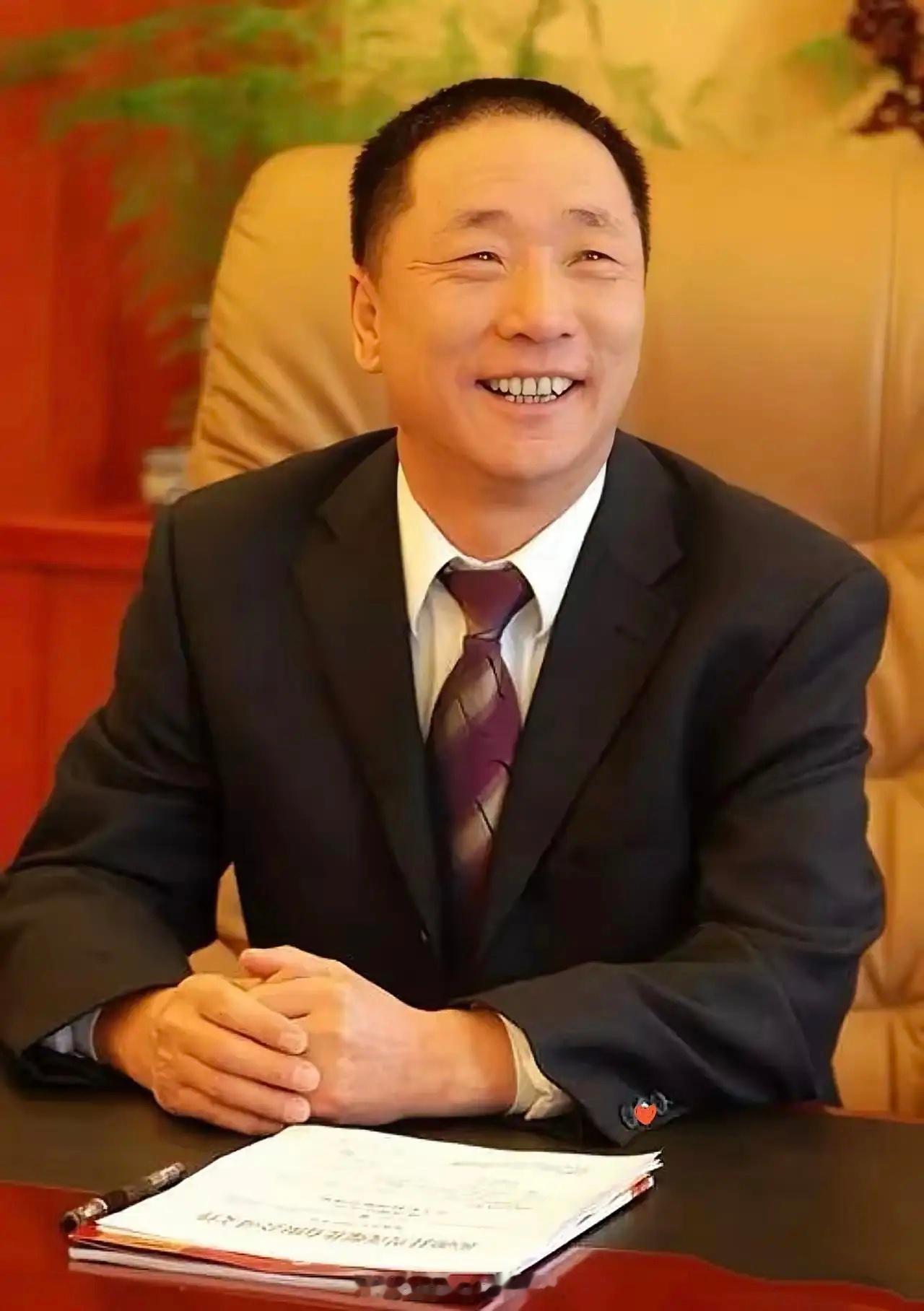 他是山西通洲集团留神峪煤矿的老板，他赚了百个亿。他出大价钱修“儒道佛”庙，却无钱