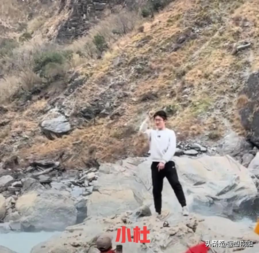 虎跳峡落水男子小杜老师的家属最后的请求，希望能带回小杜的部分遗体回家安葬。

小