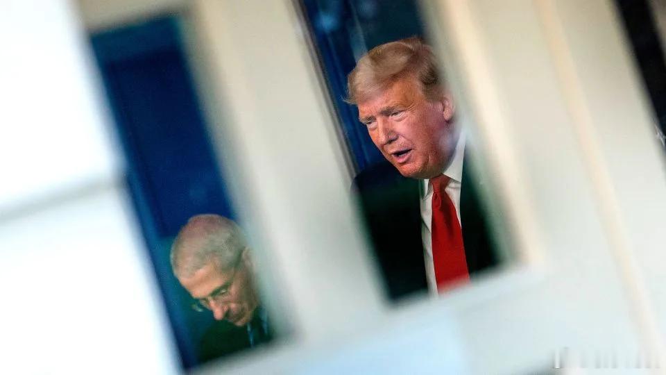 【特朗普做过的许多事情，正是共和党人批评福奇所做的】[新冠一再击穿美式民主制度，