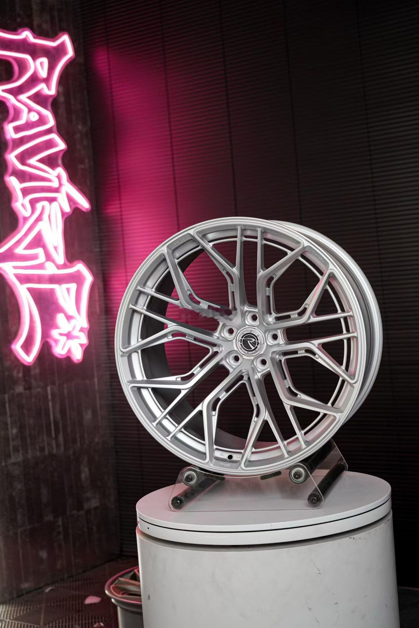 RAVIZE RF558经典树权设计与镂空工艺的完美结合…！你中意吗…？它既保留