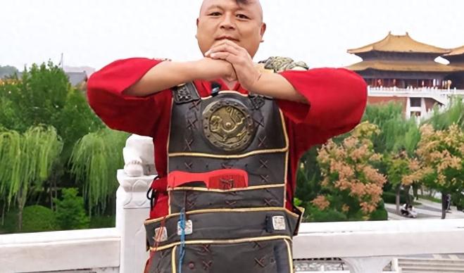 清明上河园NPC因不懂“靖康耻”被痛批，回怼网友反倒圈粉无数。
 
有些人纯粹就