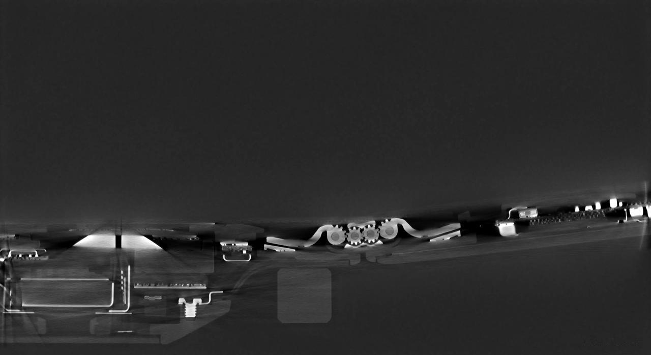 历经几年的技术革新，如今市场之中的折叠屏在质量、适配性与功能等方面均取得了长足进