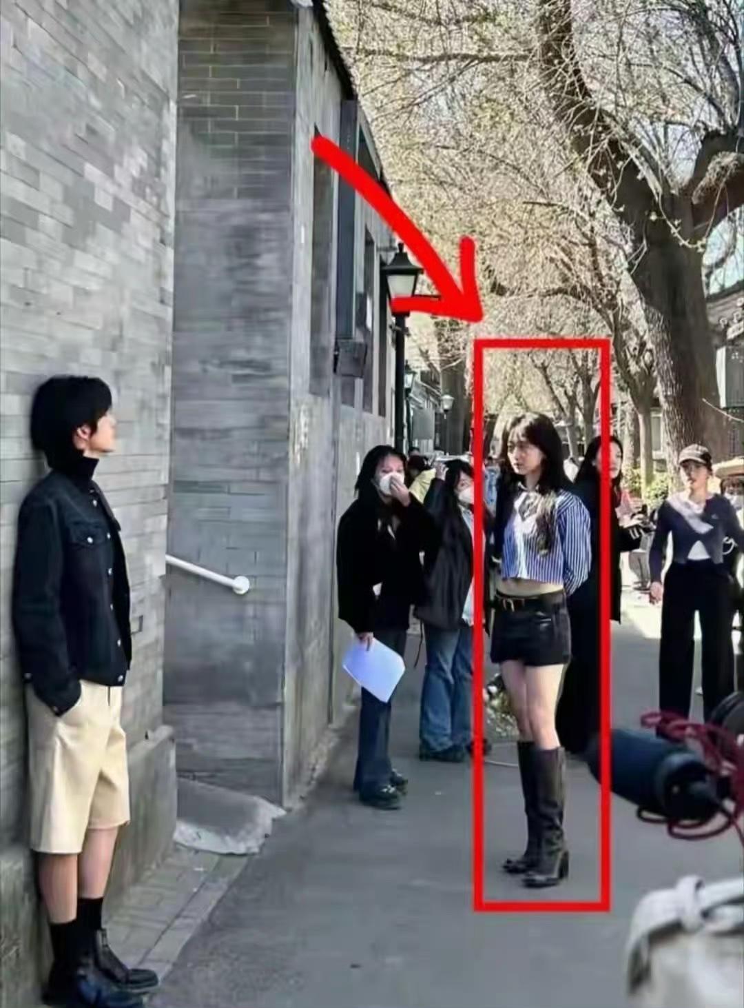 路拍图 ，这身材比例也太夸张了