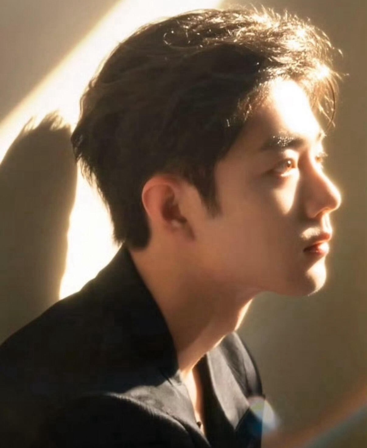 十日终焉阵容肖战好忙，满世界的饼都追着他跑！别家是粉丝替哥哥舔饼，肖战是饼舔他，