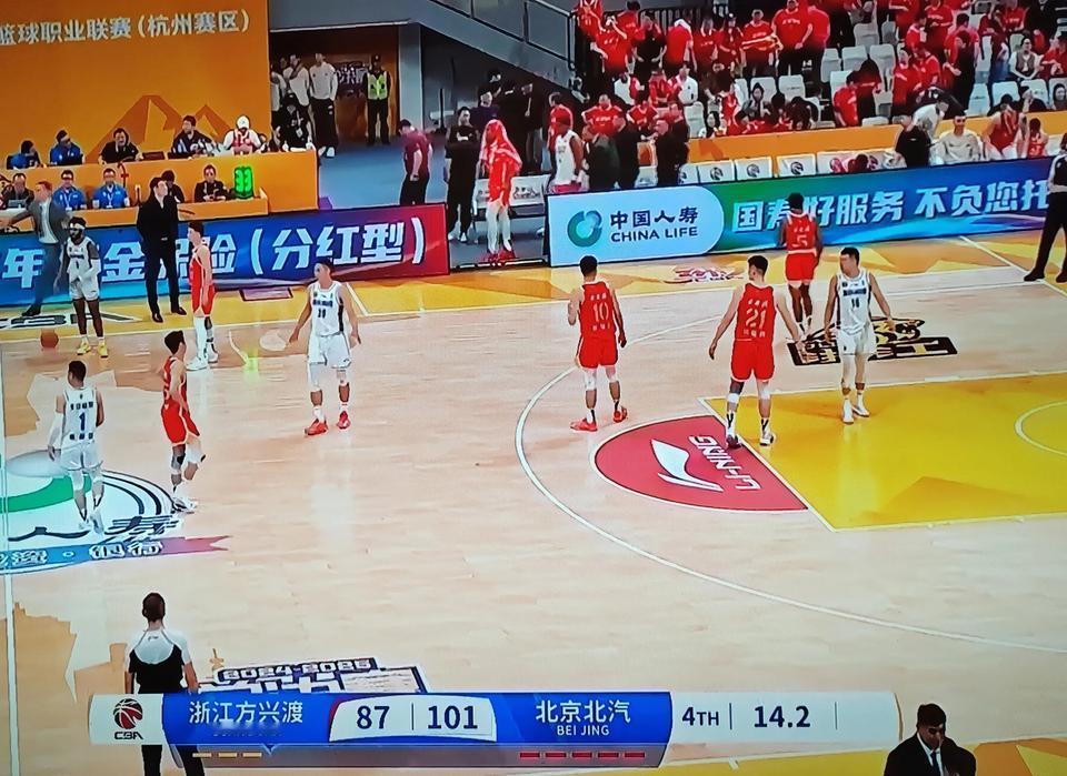 周琦13分，14篮板，3助攻，范子铭13分，10篮板，孙铭徽低迷，15投仅仅2中