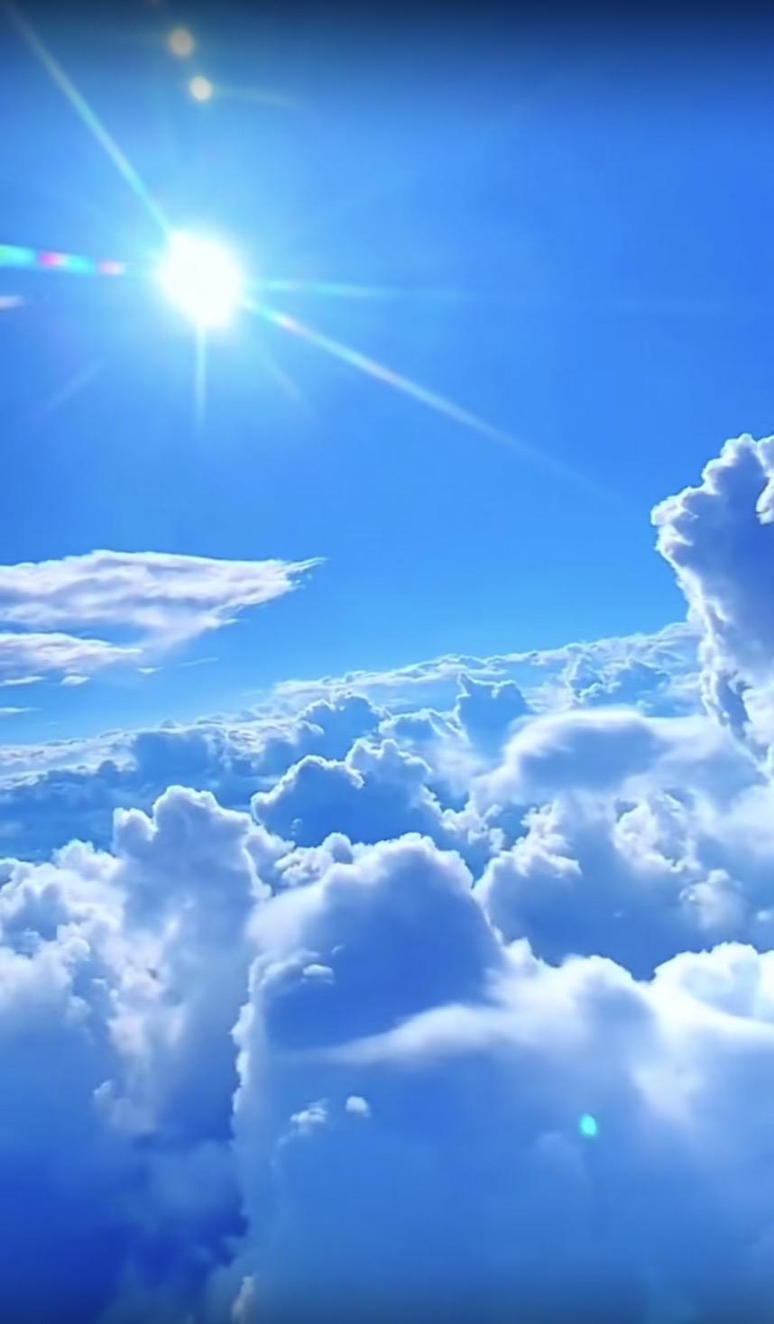 上联：蓝天白云天上景
下联：孤烟落日塞外秋