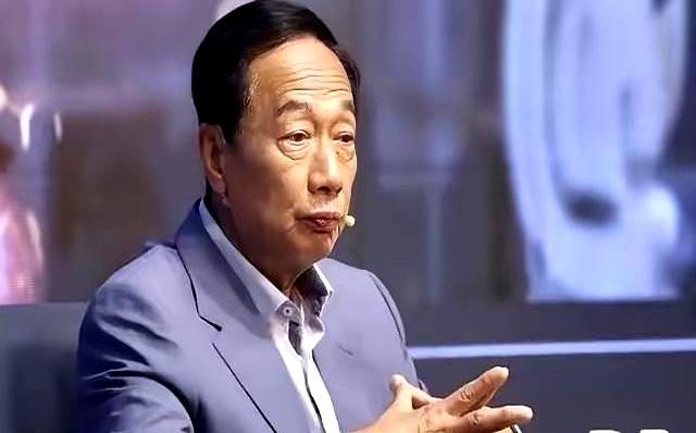 郭台铭最近撂了句狠话，说没大国撑腰早晚得变附庸，与其最后混得灰头土脸，他宁愿选择