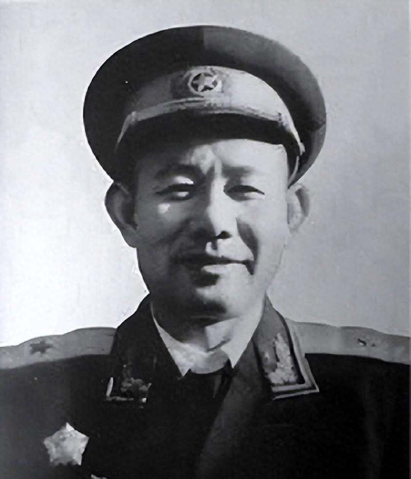 黄朝天抱怨整日藏粮断路却迟迟不打仗，陈毅回怼：三十万头猪一口能吃掉吗？
1931