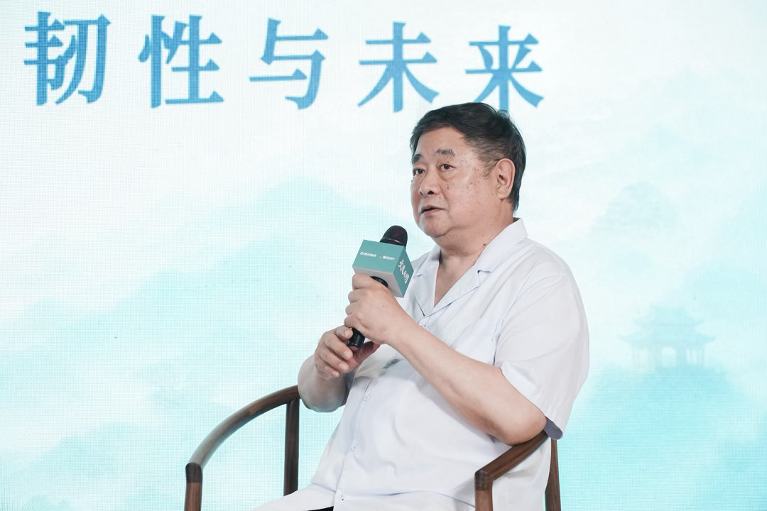 这位看门大爷曾管186万件国宝听完单霁翔在文化论坛的分享心生感慨，他坦然揭开文保
