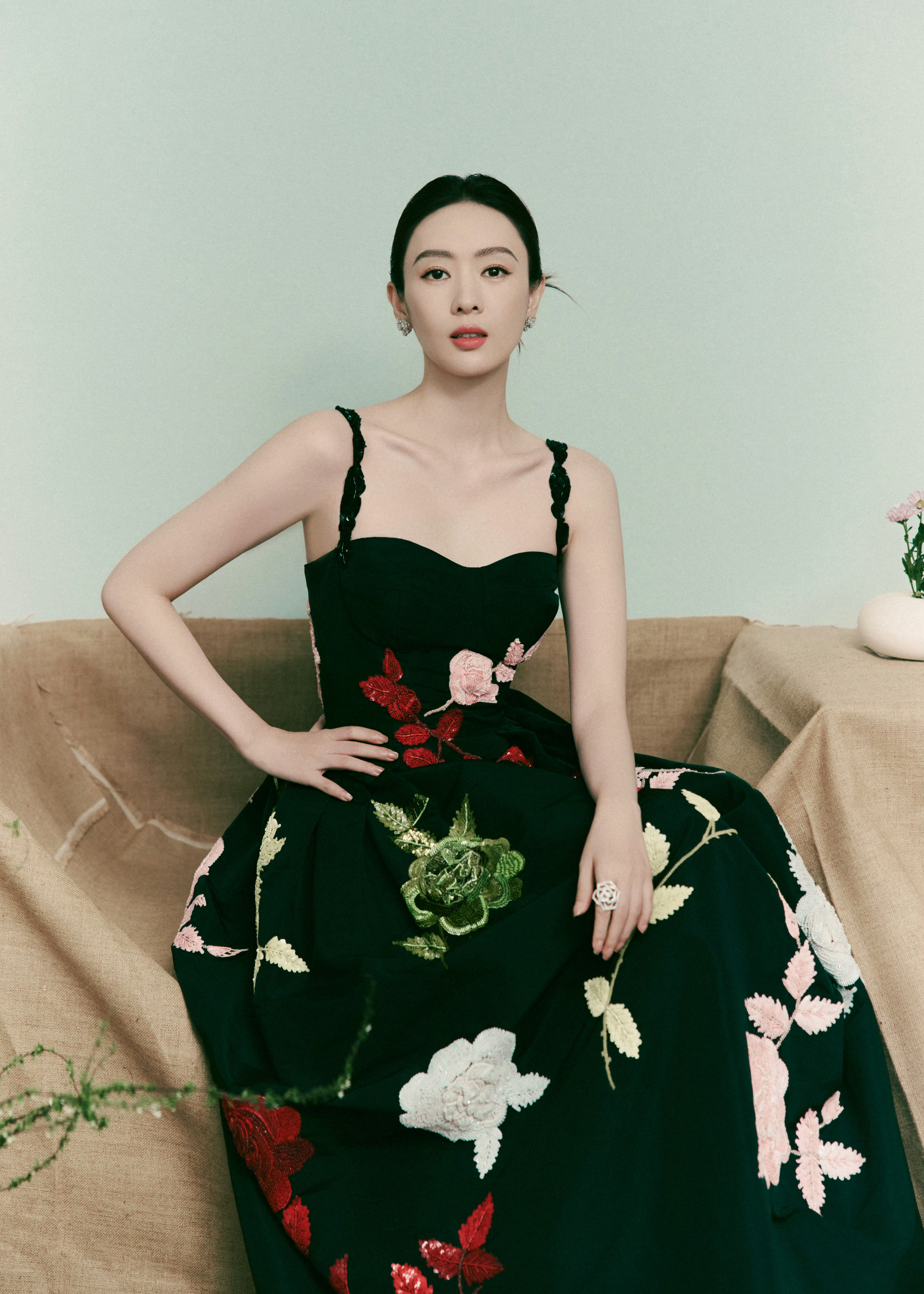 童瑶方回应继子传闻童瑶工作室发布严正声明辟谣继子传闻。“童瑶女士及其家人与王政源