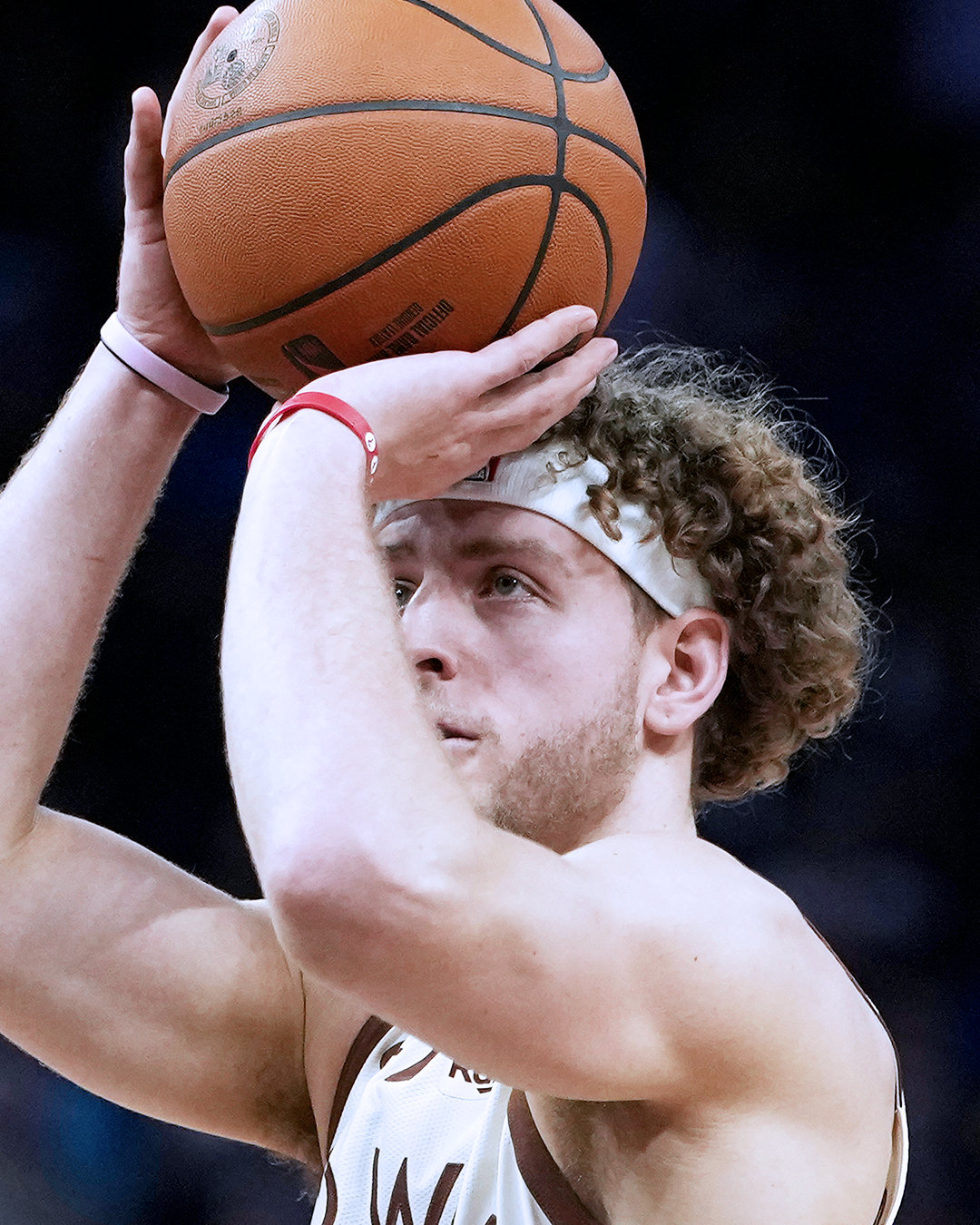 第一节结束，勇士25:26国王；斯宾塞7分。国王vs勇士