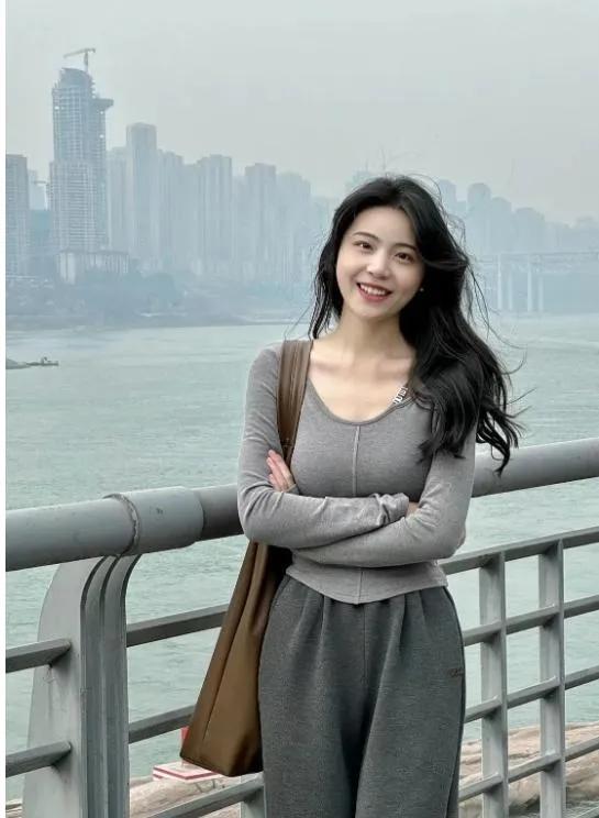 初秋的江边好清爽