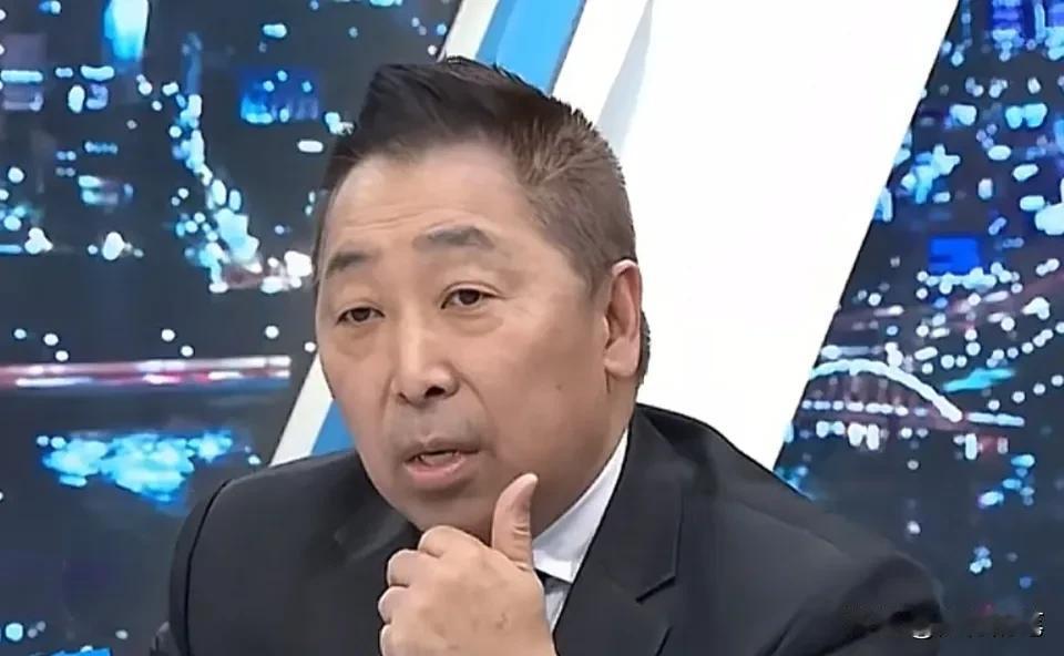 在赵少康的节目上，对于东部战区发布的新年MV所透露的信息，唐湘龙认为这些076、