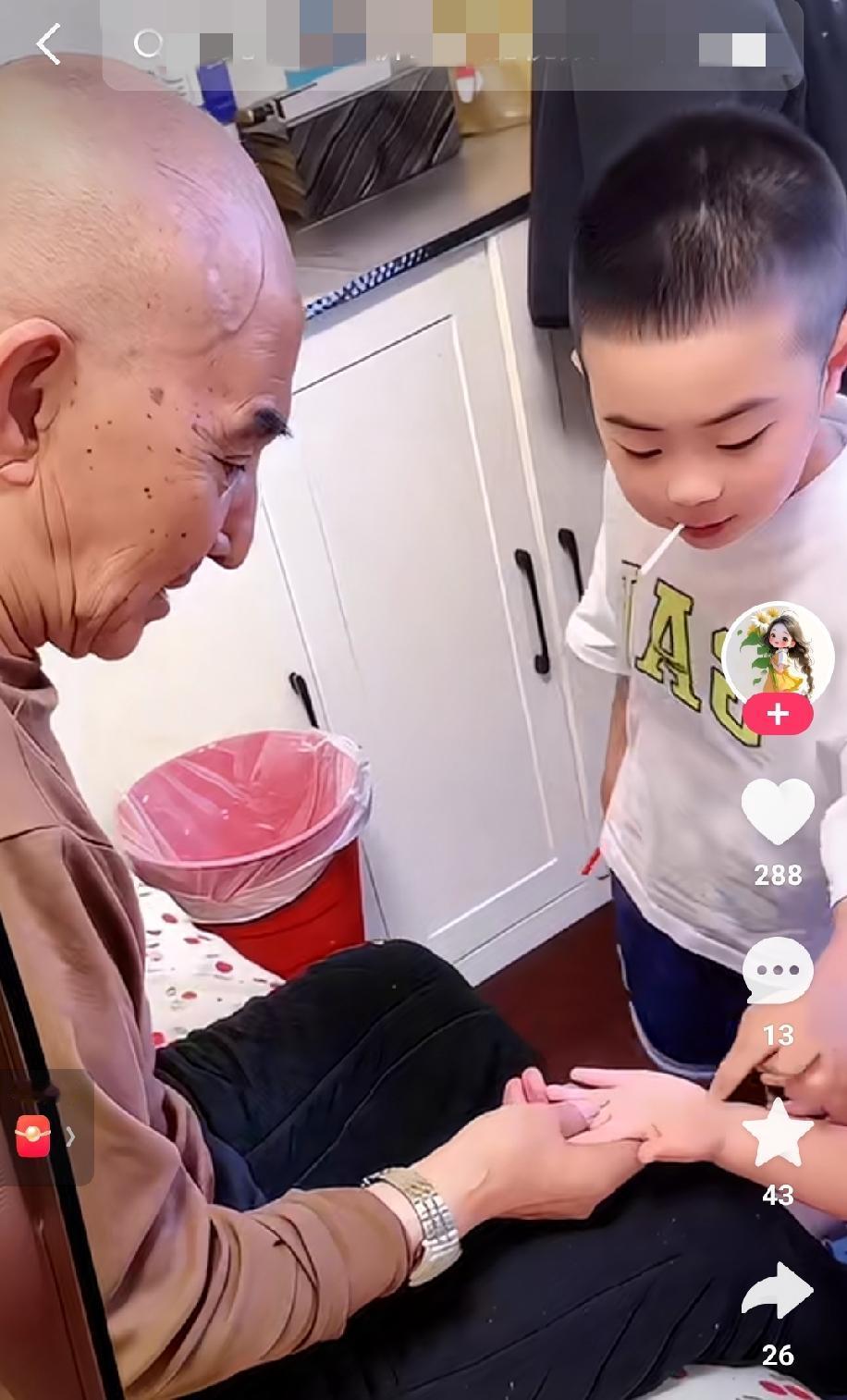王亮最孝顺爷爷、听爷爷的话，端端和正正都知道太爷爷在爸爸跟前最好使。这不，俩孩子