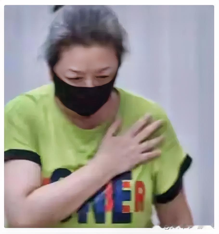 江珊这次，是真让人心疼了。

7月31日，石家庄大剧院，话剧《德龄与慈禧》收官场