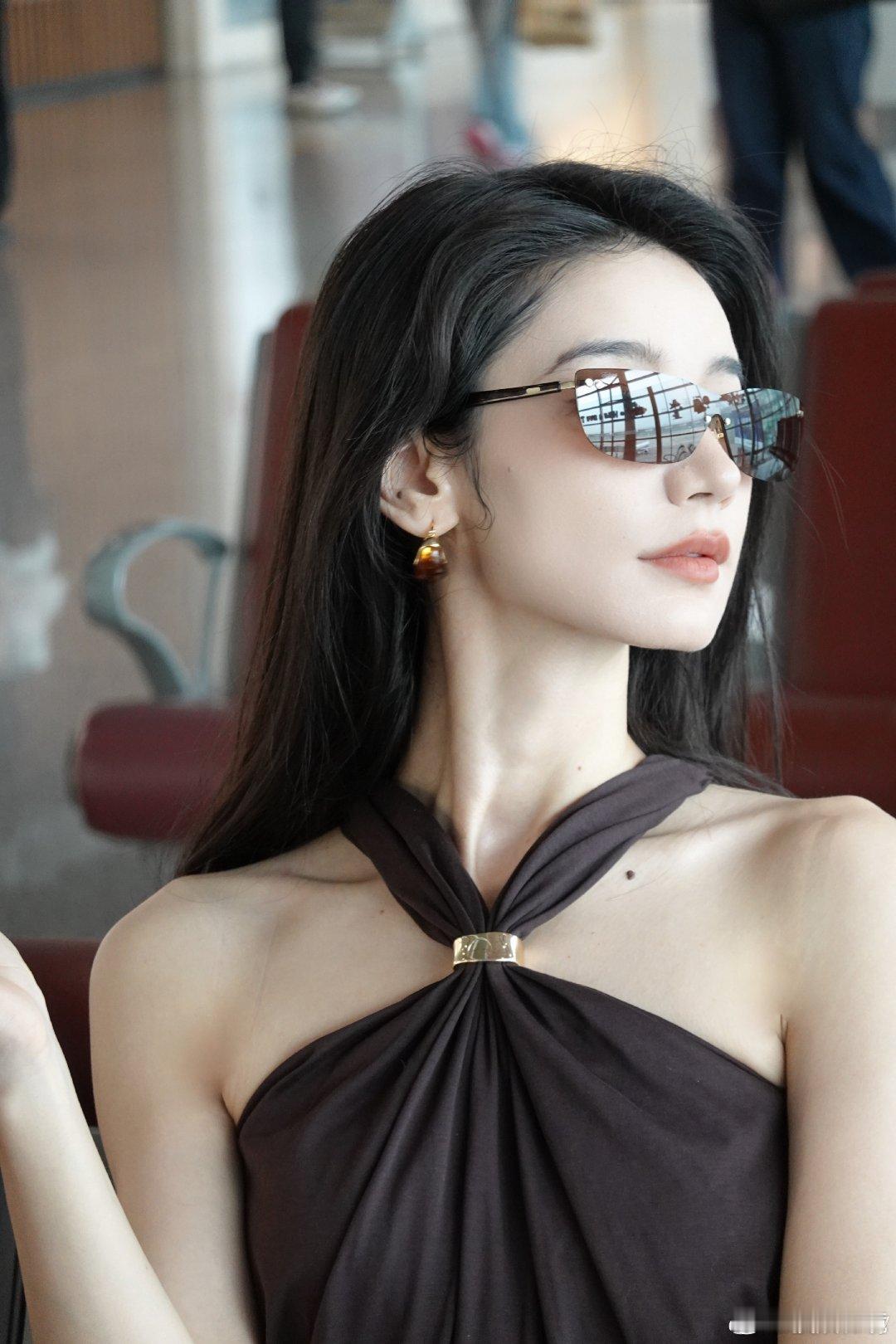 代斯成都随手拍美得好松弛治愈感拉满！代斯抽空逛成都街头，不赶行程不刻意营业，自在
