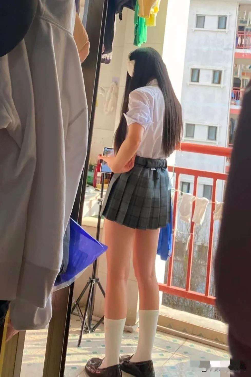 我室友穿jk