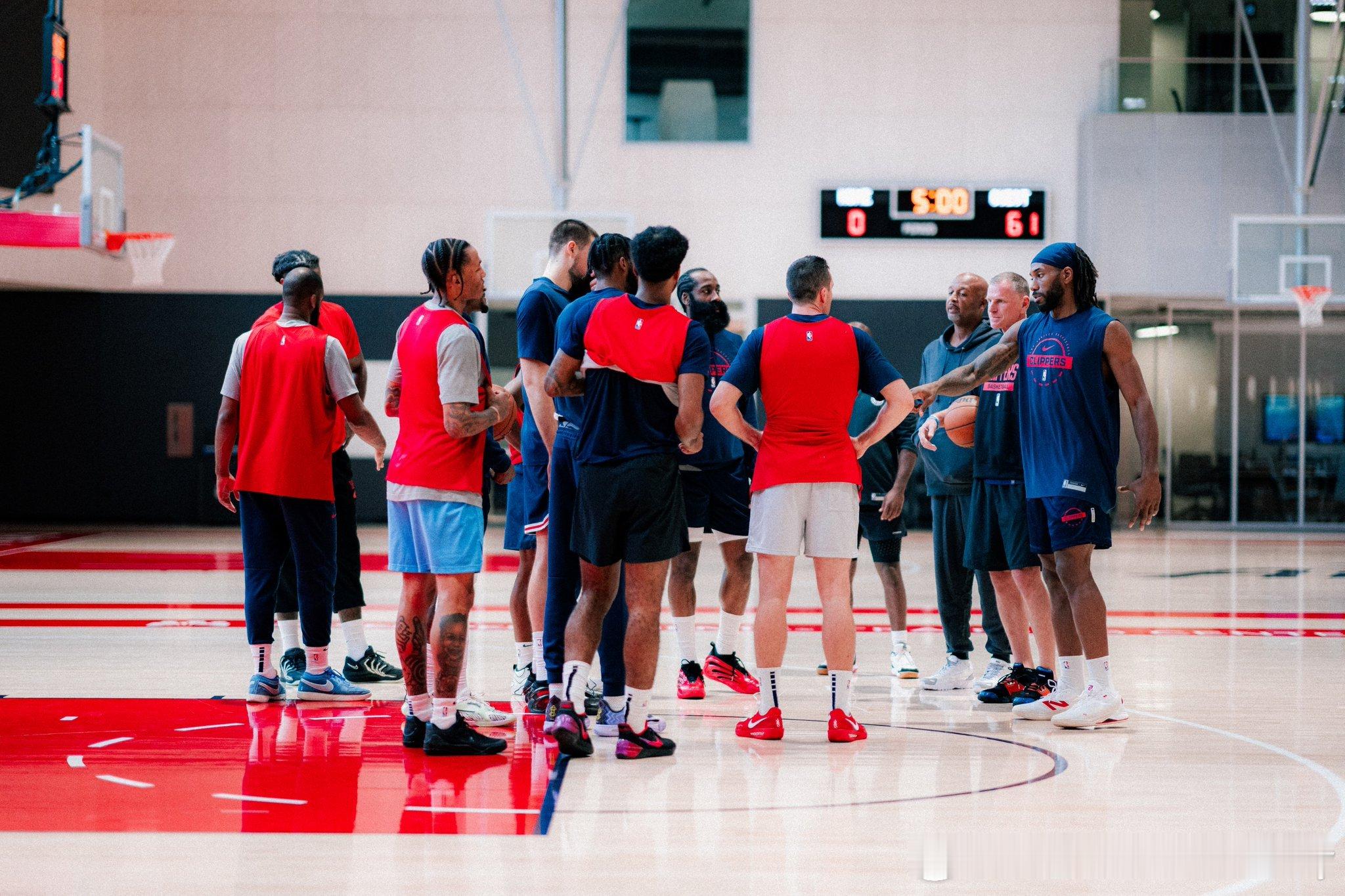 明天对阵热火伤病报告：除了乔丹（米勒）和科比（桑德斯）以外全员健康出战 ​​​​