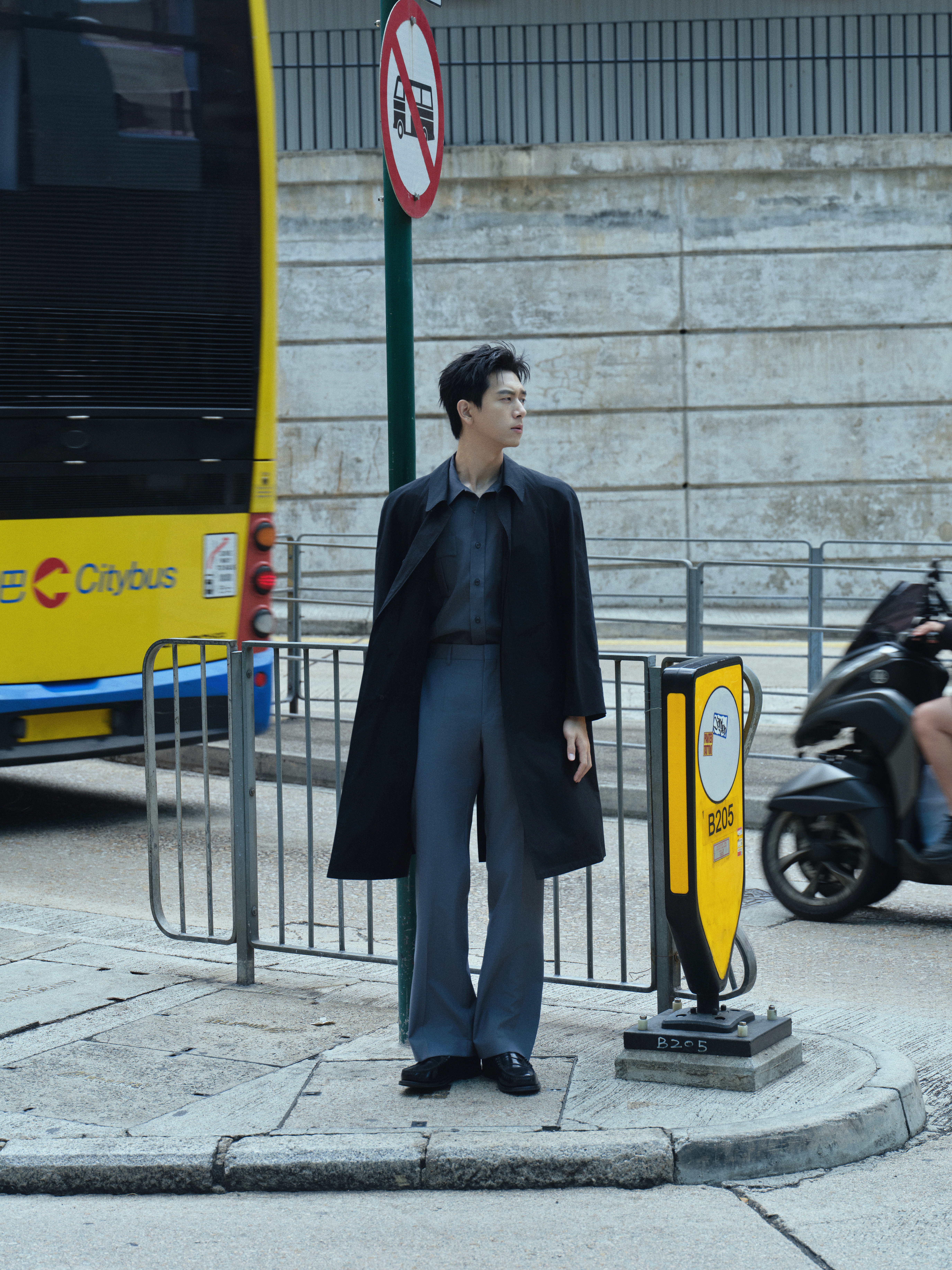 李现✖️Prada 香港置地广场开业活动造型大片李现这个状态快抓去演现偶