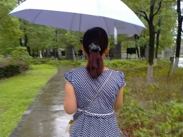 对于找离过婚的女人做老婆，这事儿不能一概而论。有人觉得离过婚的女人经历过婚姻，更