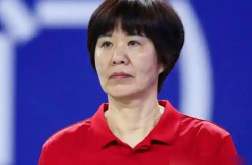 郎平离婚时做出惊人决定！她将300平美国豪宅、汽车和全部积蓄摆到前夫面前，选择净