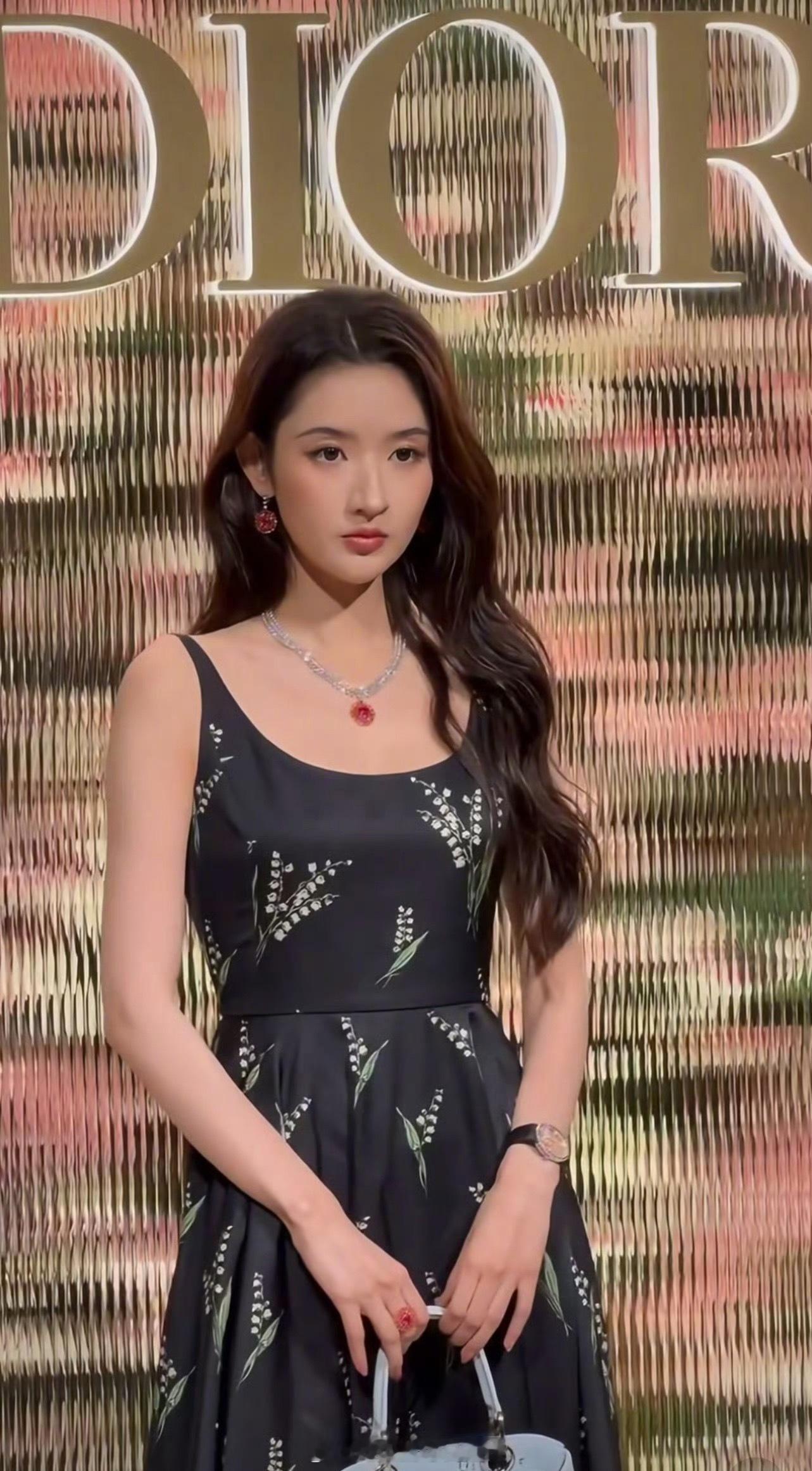 DIOR高级珠宝晚宴上的明星：周也、王玉雯、陈星旭、刘雨昕，状态都不错吧