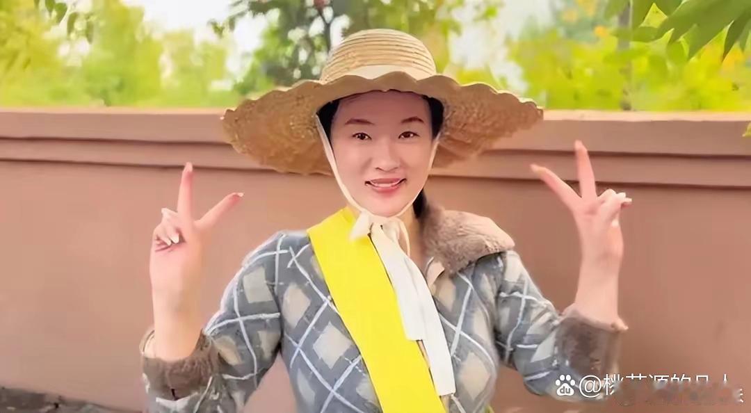 霍思燕这是达到了人生最高境界，做自己自由自在，现在的霍思燕有点采菊东篱下，悠然见