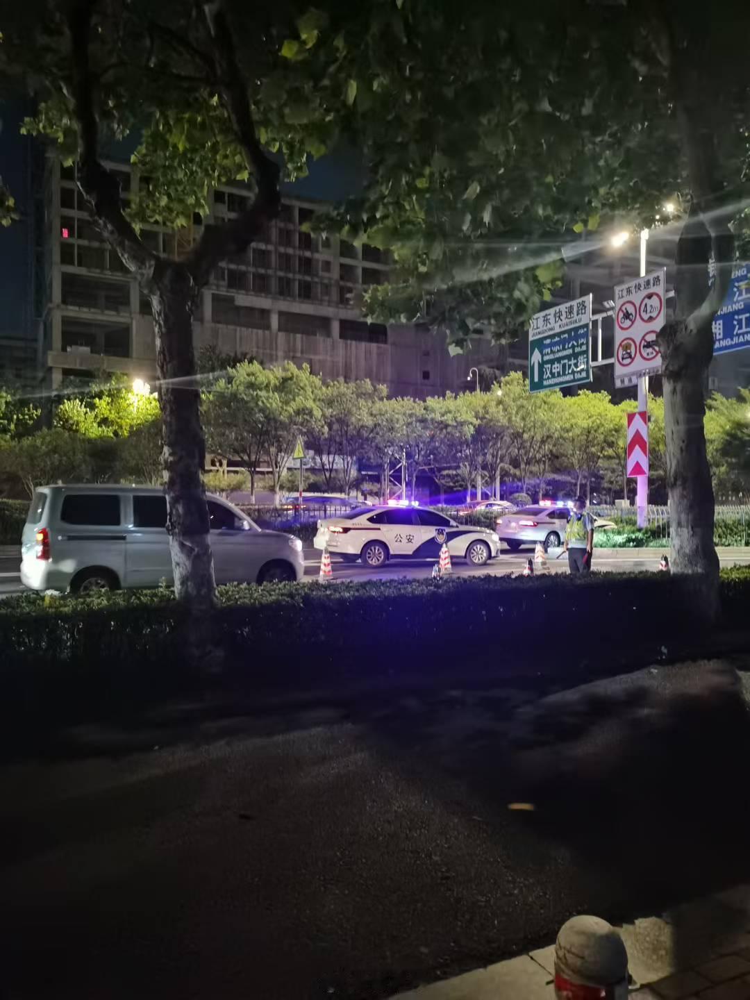 切记，开车不喝酒，喝酒不开车找个代驾真没多少钱[吃瓜] ​​​