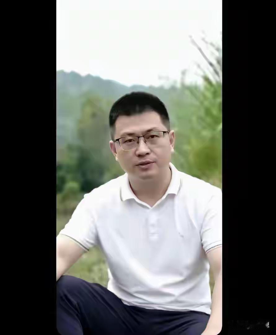 刚才又看了一遍唐先生朱女士曹三姐照片，用大众审美
眼光看，男的确实很帅气，朱女士