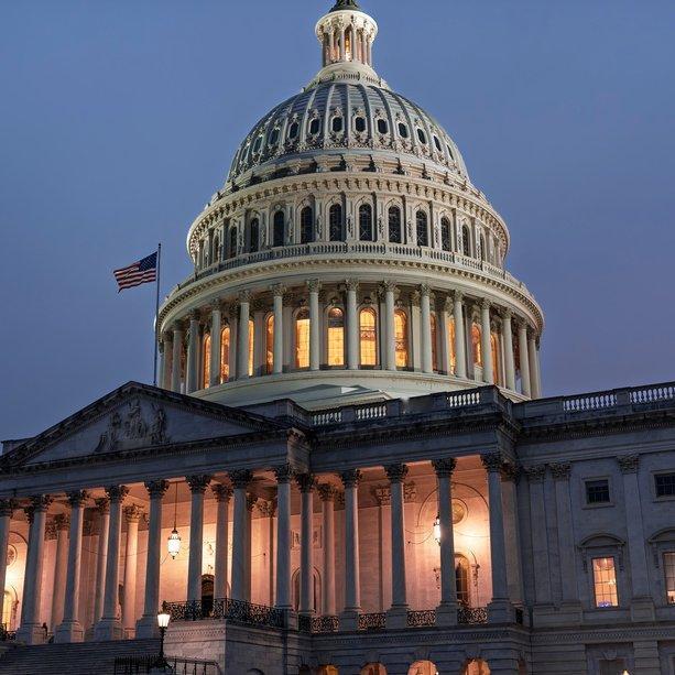 第30天：参议院未能达成协议而休会——政府停摆很可能延续到下周。