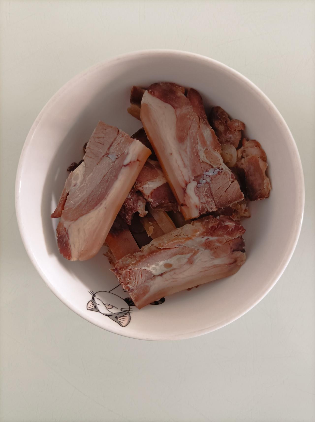 今天吃什么今天吃我儿子周末做的压板羊肉！白切羊肉味道好极了[赞]