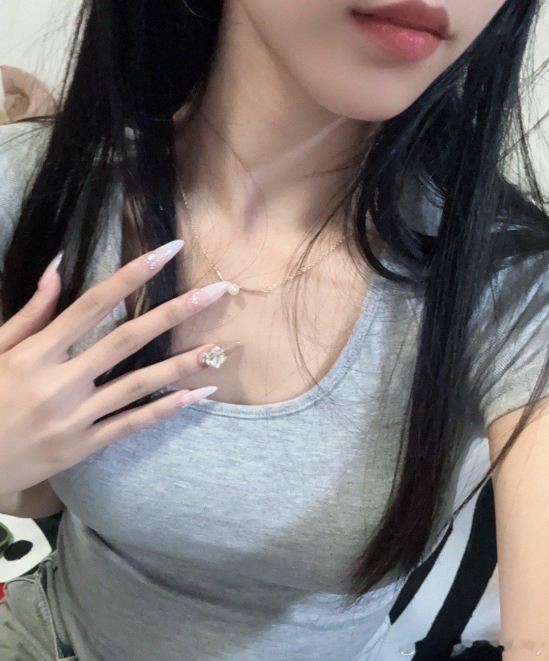 你怎么知道我换美甲了 ​​​