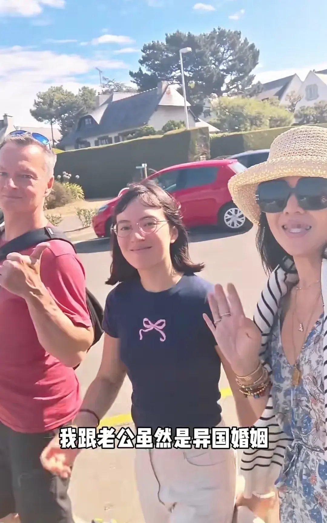 苏芒一家三口回法国探亲，混血女儿像她个子不高，婆婆出镜好年轻！ ​​​
