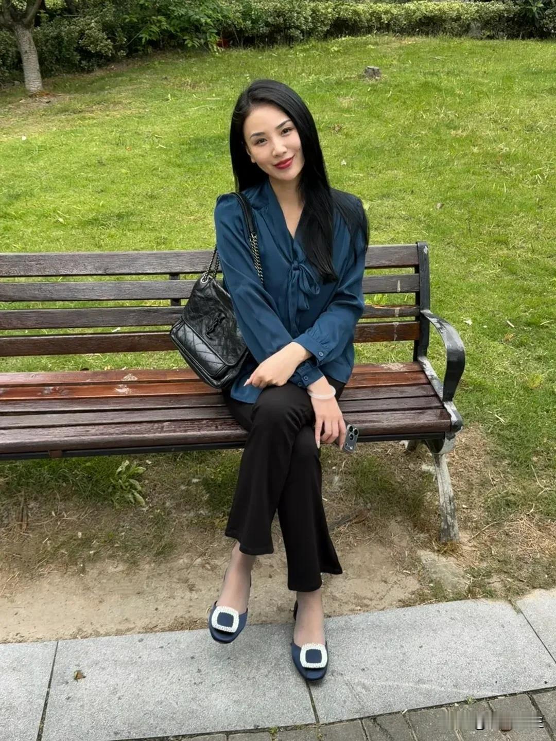 人生是一场自我的修行
真正的强大不是对抗，而是允许与接受。允许世事无常，接受遗憾