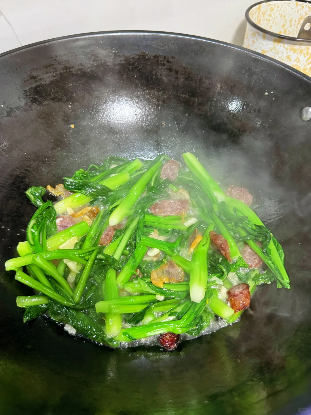 广东省菜！这盘腊味炒菜心 我能扒两碗饭😋