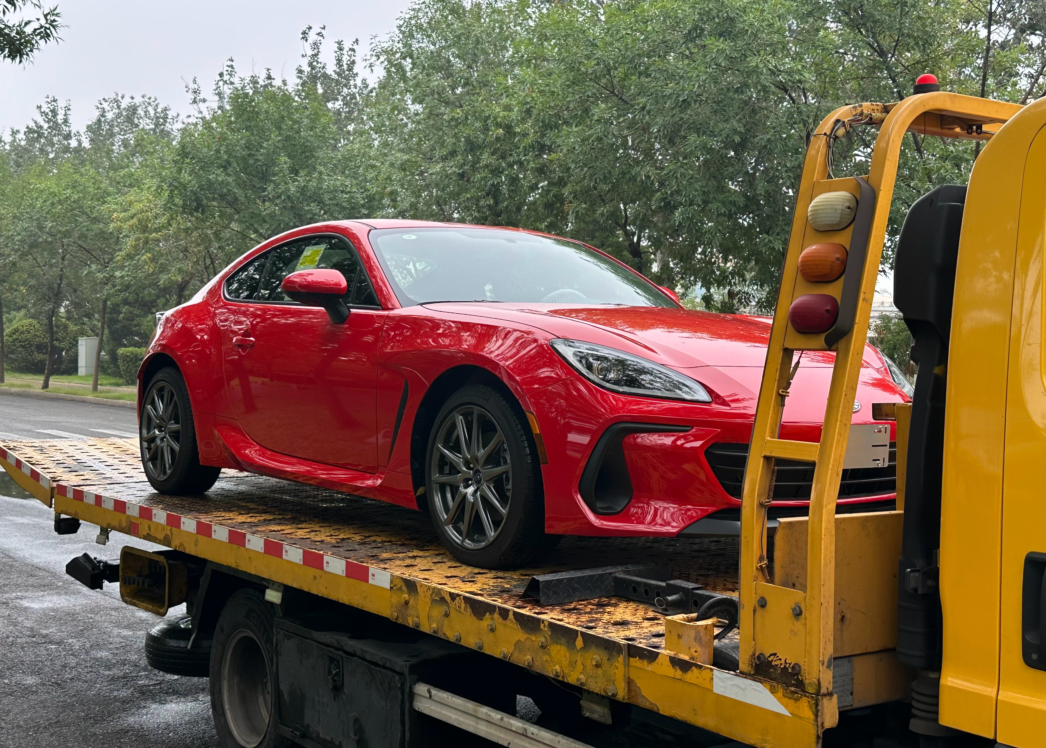 BRZ安排交付没想到这个颜色还挺受欢迎，好几个人问我还有没有一样的颜色当然了，真