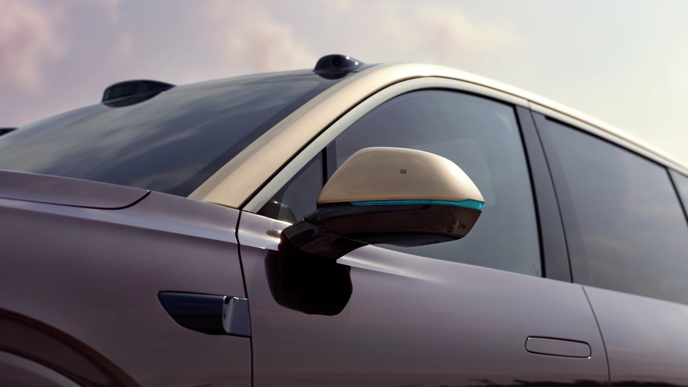 L90 给我的感受是，没有一分钱花在花里胡哨的地方，产品的刀功非常精准。上了神玑