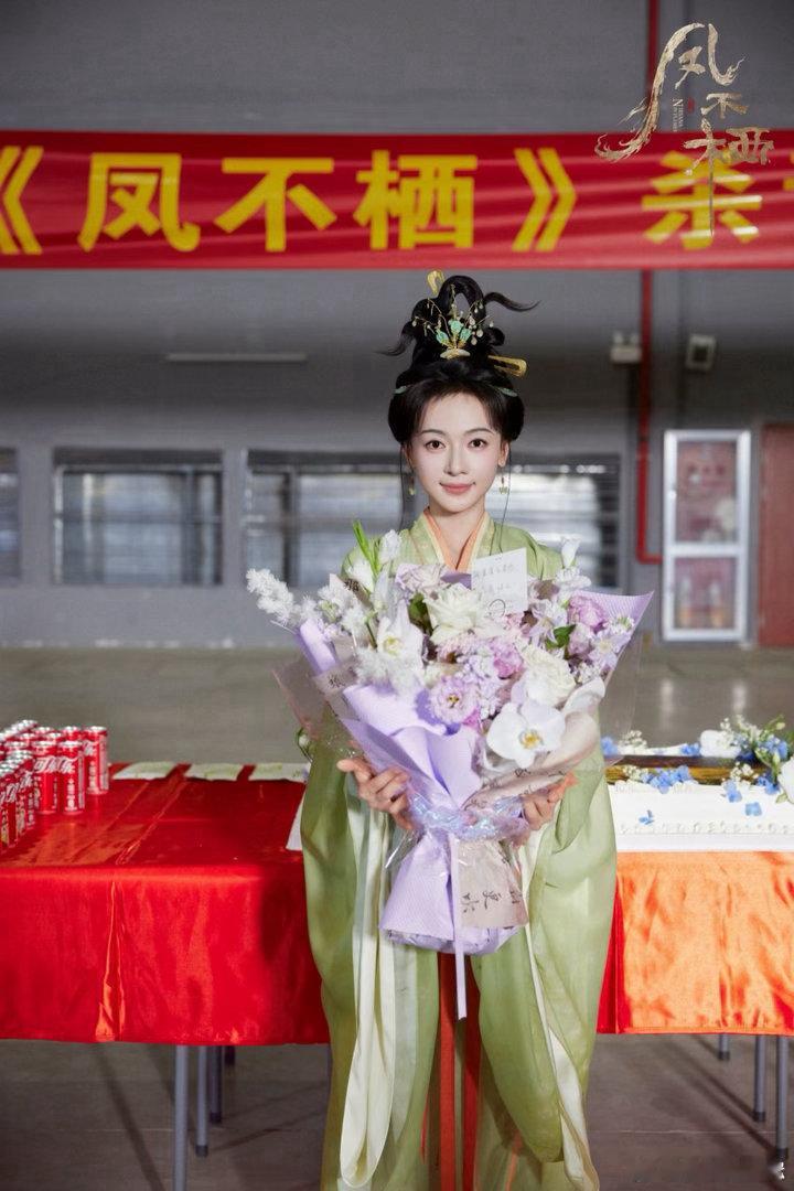 吴谨言发长文告别秦长歌吴谨言长文告别秦长歌吴谨言发长文告别秦长歌，袒露读懂这个角